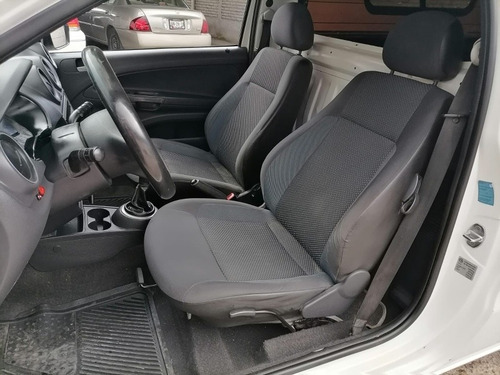Imagen 12 de 15 de Volkswagen Saveiro 2015 1.6 Highline Ee Mt