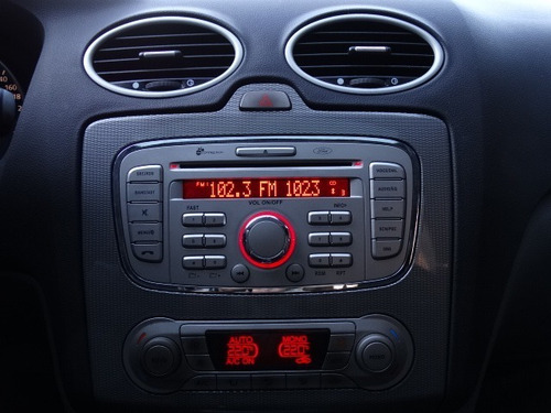 Imagem 13 de 15 de Ford Focus Hatch Ghia Com Teto Solar!! Financiamos 100%!