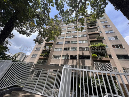 Apartamento Amplio E Iluminado Conn Excelente Distribucion A La Venta Ubicado En Los Palos Grandes #23-33818 Mn Caracas - Chacao 