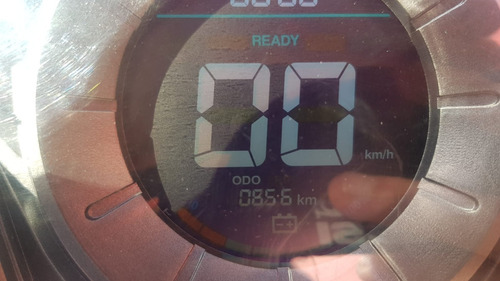 Imagen 2 de 12 de Scooter Electrico Sunra Hawk 2.0- 1800w Usada Sauma Motos