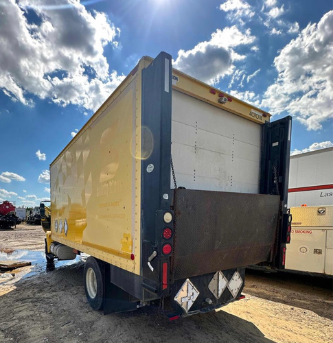 Camion Con Caja Seca Y Rampa Hidraulica International 4300