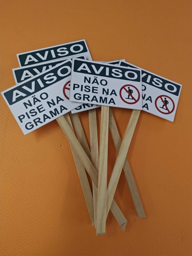 Imagem 2 de 2 de Kit 6 Placas Não Jogue Lixo Na Grama Com Estaca Condomínio