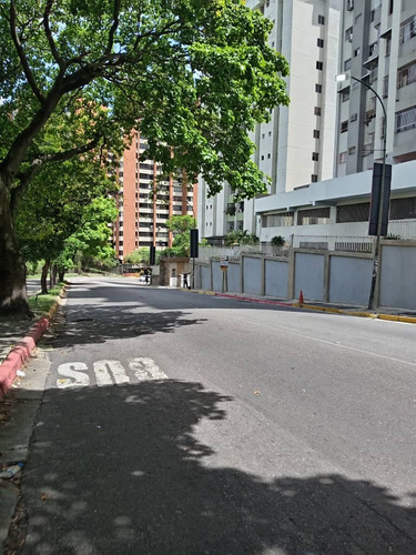 Venta Excelente Apartamento En Lomas Del Ávila, Cuenta Con 95.53m2