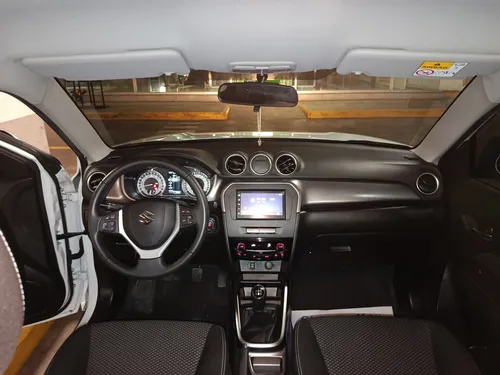 Vitara Live 4x2 Blanco Perlado. Modelo 2023