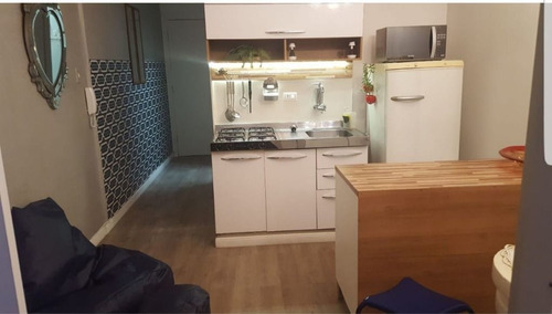 Imagem 5 de 19 de Sala Living/mobiliada/beira Da Praia Dos Milionários. - Kn0669