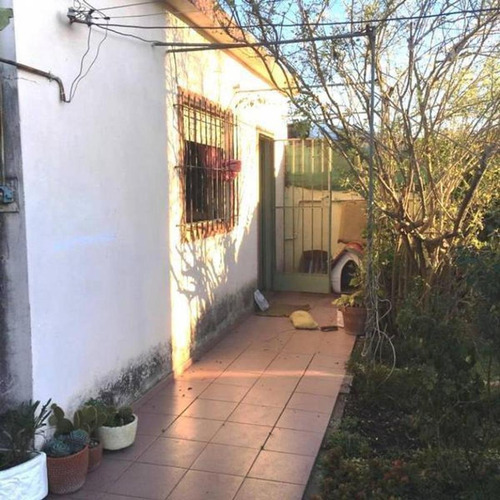 Imagen 20 de 30 de En Venta. Importante Casa Con Amplio Jardin. 900m2 Pellegrin