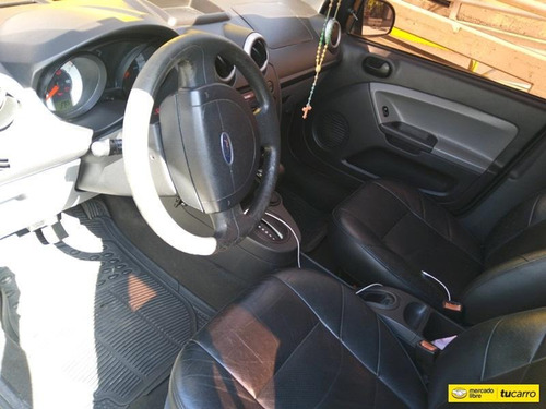 Imagen 7 de 9 de Ford Fiesta Max-automático