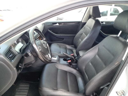 Imagem 12 de 14 de Volkswagen Jetta 2.0 Comfortline Flex 4p Aut 2011