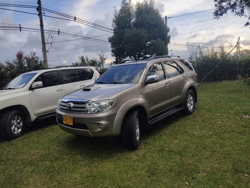 Toyota Fortuner Modelo 2011 Dorado