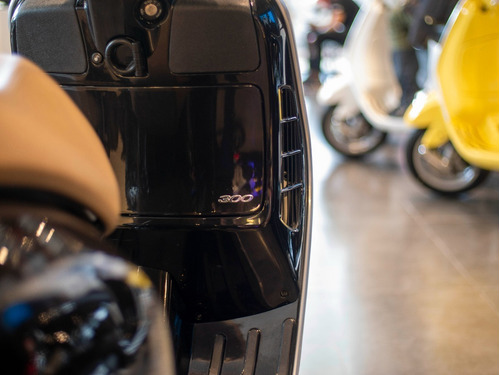 Imagen 6 de 24 de Vespa Gts 300 Negro Usado Seleccionado