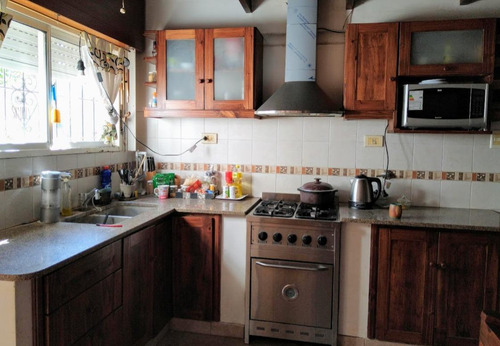 Casa En Venta - 3 Dormitorios 2 Baños - Cochera - 450mts2 - Ringuelet