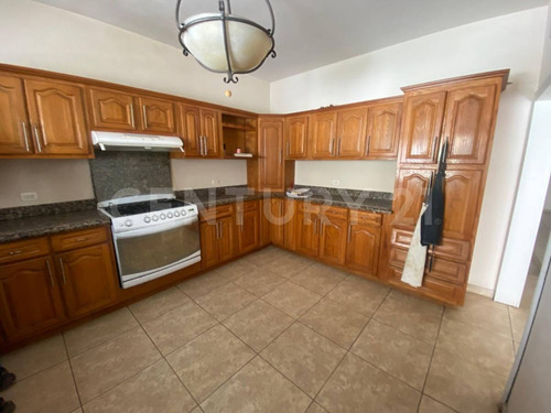 Casa En Venta En Fracc. Misiones Ii, Chihuahua, Chih.