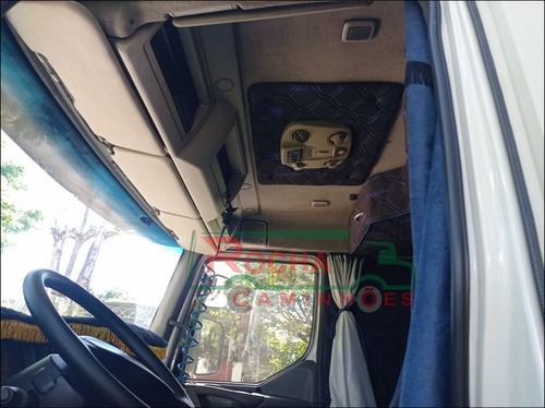 Imagem 9 de 12 de Caminhão Volvo Vm 260 6x2 Ano 2010