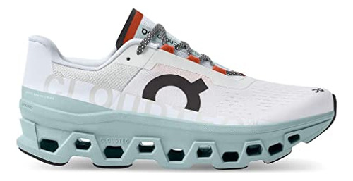 En Las Zapatillas De Los Hombres De Nubes Corriendo, 6j8ls