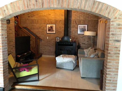 Imagen 2 de 17 de Chalet - Lote 10x35 - Castelar Norte