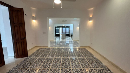 Casade Una Planta En Venta Ubicada En La Ermita Centro Historico De Merida.