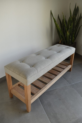 Banqueta Pie De Cama Abotonado Con Estante Calidad Premium Acabado de la estructura Laqueado Tapizado Pana Donn Antimanchas/ Pana Panne Antimanchas/ Tela Tokio/ Ecocuero Talampaya/Lino Spazio