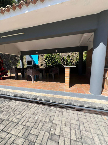Townhouse Moderno En Lomas Del Este Todos Los Servicios Socc