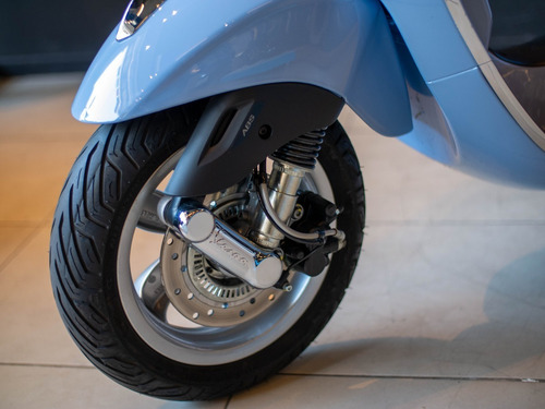 Imagen 21 de 25 de Vespa Primavera 150 Celeste Inmaculada Italiana Con Abs