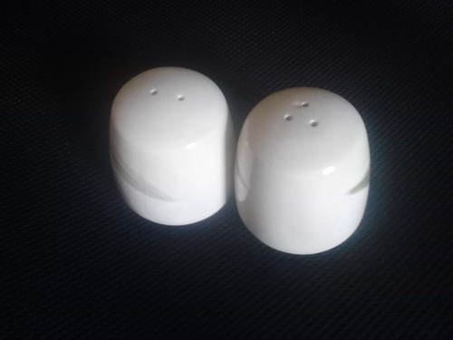 Salero Y Pimentero De Porcelana. Importados. Oferta. (Usado)