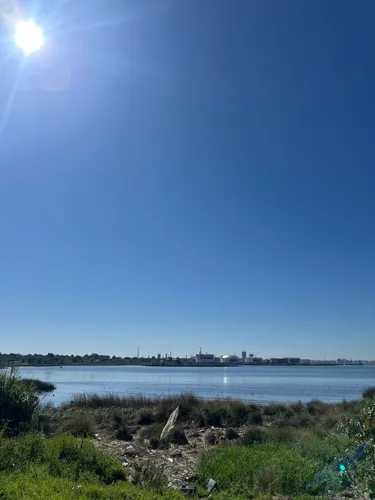 Venta. Gran Terreno Esquina. Cerro. Inmejorable Ubicación. Frente A La Bahía Y Al Liceo. 1800m2