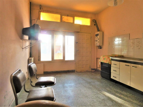 Imagen 4 de 30 de Venta En Block: Galpón + Dos Departamentos + Dos Locales