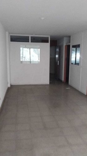 Imagen 4 de 11 de Venta Oficina Complejo Santo Domingo Con Balcon- Barrio Centro