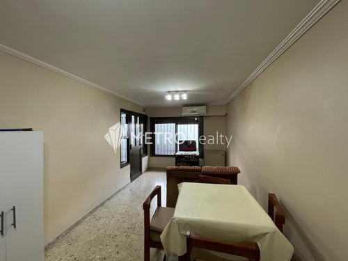 Casa En Venta 4 Ambientes Con Cochera Y Jardin En Bernal Centro