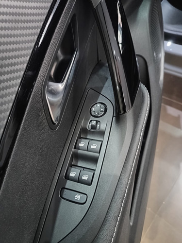 Peugeot 2008 1.0T Allure