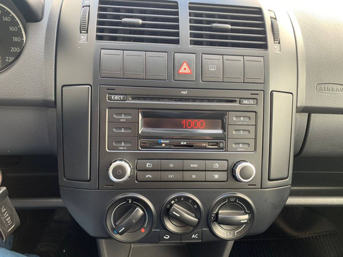 Imagem 6 de 12 de Volkswagen Polo 1.6 Mi 8v Flex 4p Manual