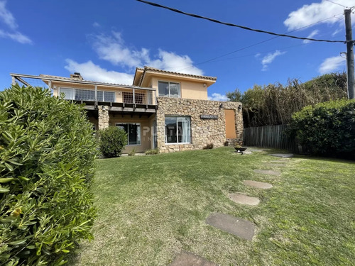 Venta Y Alquiler Casa 4 Dormitorios Con Vista Al Mar En Altos De Punta Piedra