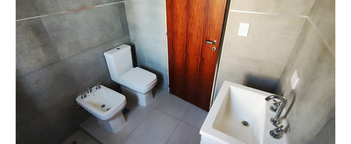 Venta Casa 3 Dormitorios Los Alcanfores Con Cochera