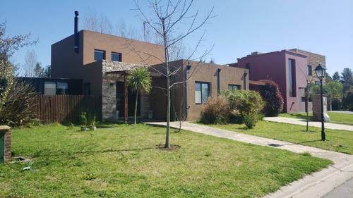 Oportunidad!! Hermosa Casa A La Venta, Barrio San Francisco- Villa Nueva. Tigre