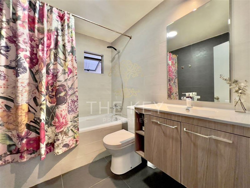 Casa En Venta De 5 Dormitorios Y Piscina - Ñuñoa