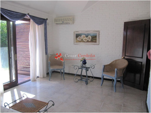 Venta - Muy Linda Residencia En Barrio Lugano, - Ref: 1072