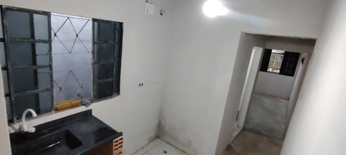 Casa Adoçada 3 Cómodos 2 Banheiros Excelente Oportunidade!!