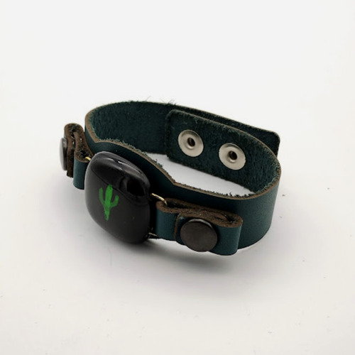 Imagen 5 de 5 de Pulsera Cactus De Cuero Y Vidrio Pintado A Mano