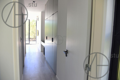 Casa En Venta 4 Ambientes En Naudir Escobar
