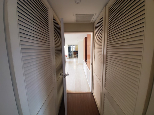 Imagen 24 de 30 de Vendo/alquilo Apartamento 390m2 5h/5b/4p Los Palos Grandes 3637