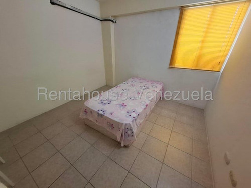 Raul Gutierrez, Alquila Apartamento Conectado A Planta, Av Libertador Barquisimeto