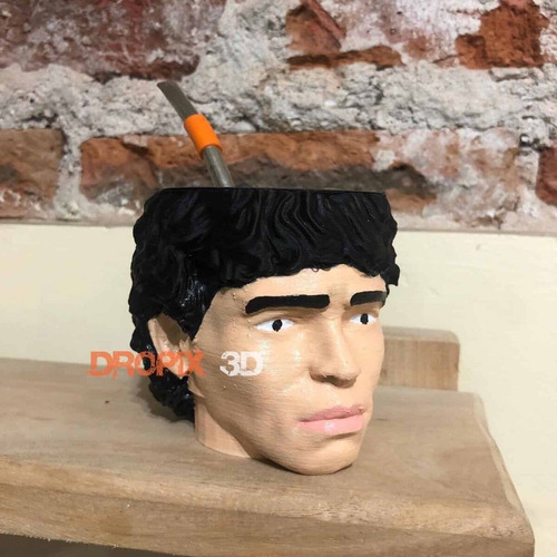 Imagen 3 de 8 de Mate Maradona