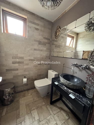 Casa En Arriendo De 4d/5b En Condominio. En Colina