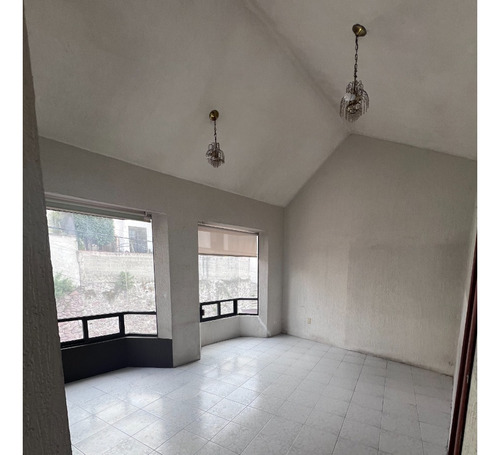 Casa Amplia, Con Acceso Restringido, Muy Cerca De Caseta De Vigilancia