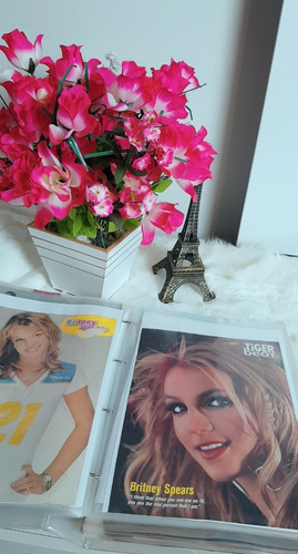 Britney Spears Pasta Com Matérias De Revistas (completa)