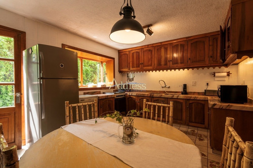 Espectacular Casa Con Excelentes Metrajes Y Muy Bien Ubicada- Ref: 3298