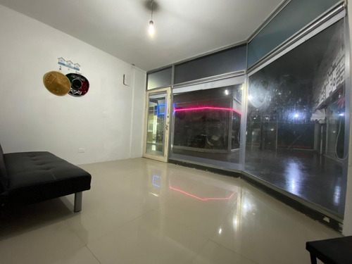 Local Comercial En Venta, Galería Sobre Av. Gorlero- Ref: 5175