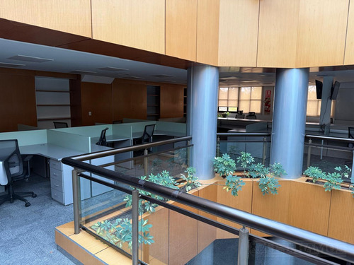 Edificio En Alquiler O Venta De 1300 M2 En Lomas De San Isidro