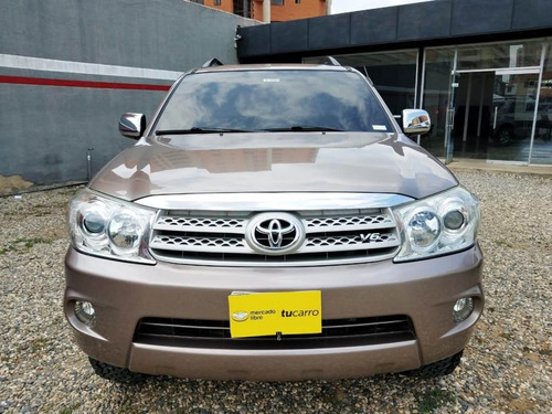 Imagen 2 de 11 de Toyota Fortuner Sr 2011 V6 4x4 Automático