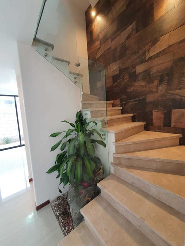Imagen 4 de 14 de Casa En Venta A Costado De La Udla