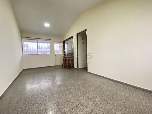 Apartamento En Alquiler / Villa Española - Inmobiliaria Lars